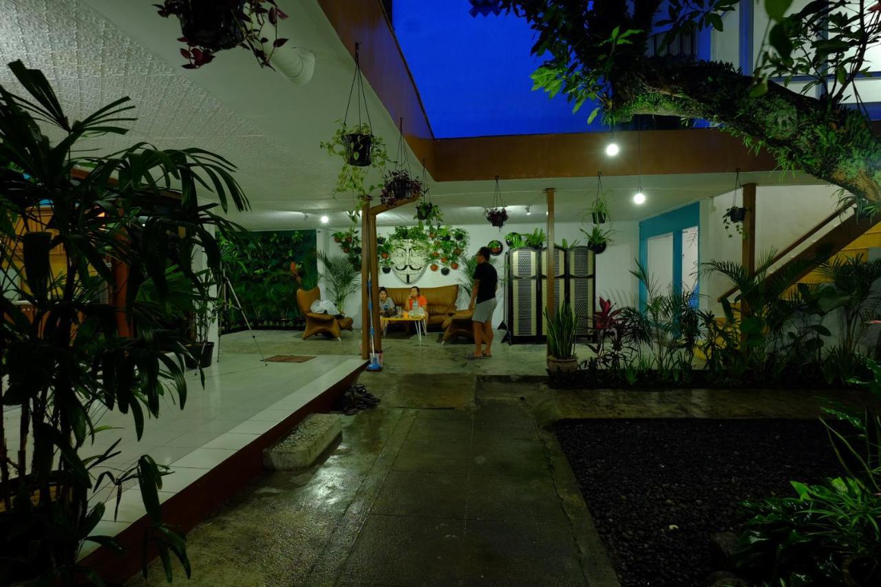Auberge de jeunesse Snooze Malang Extérieur photo