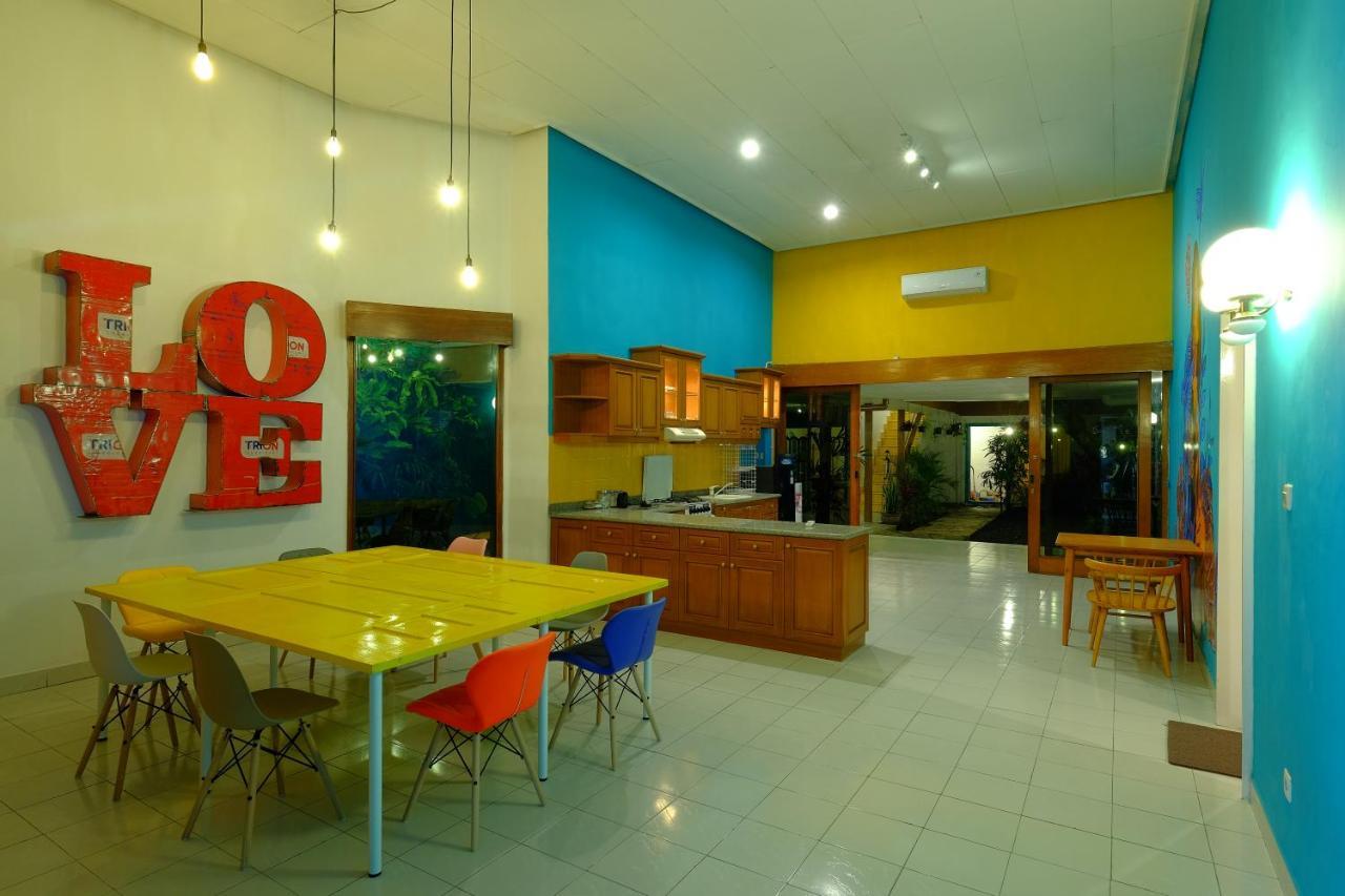 Auberge de jeunesse Snooze Malang Extérieur photo