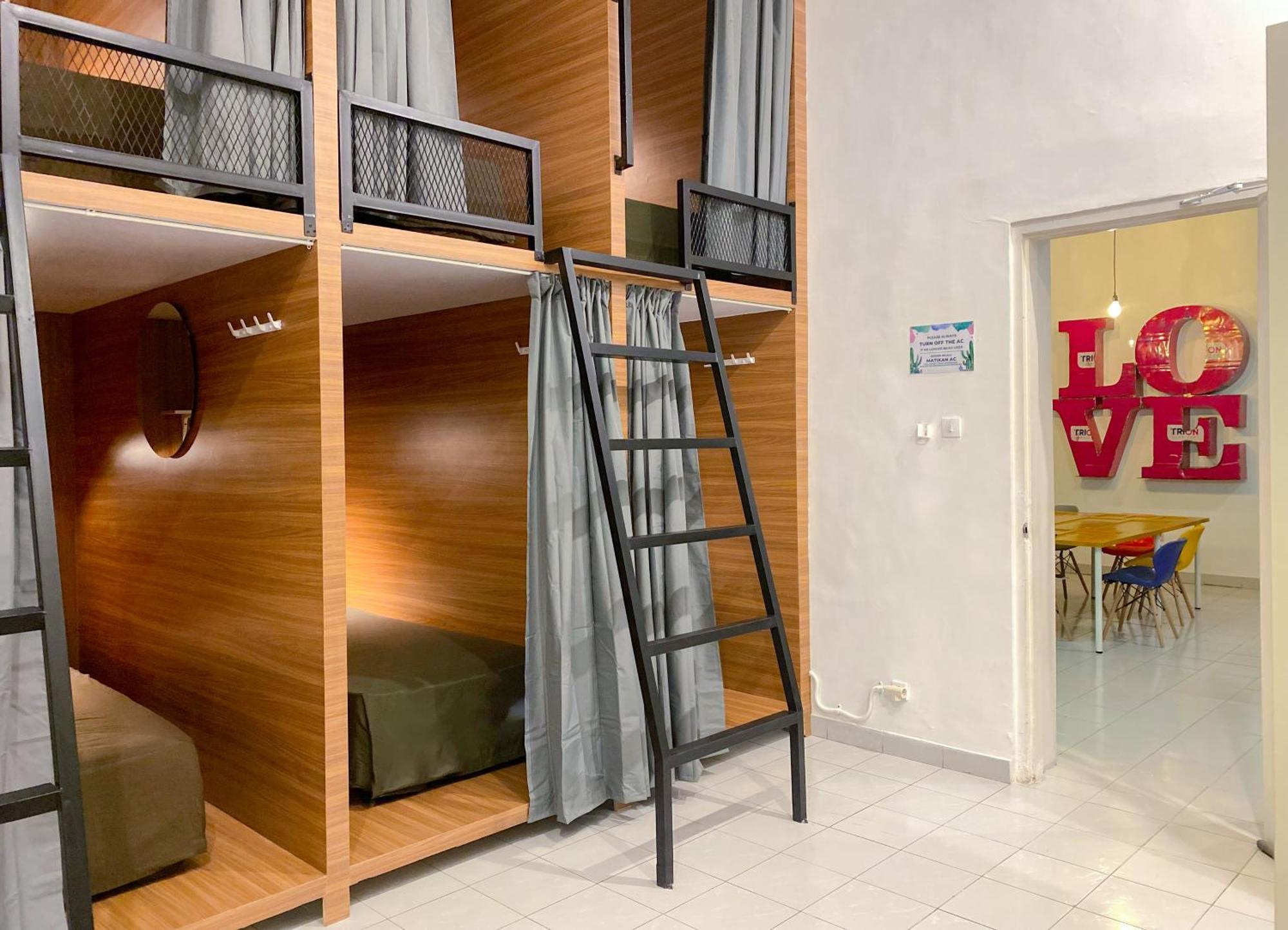 Auberge de jeunesse Snooze Malang Extérieur photo